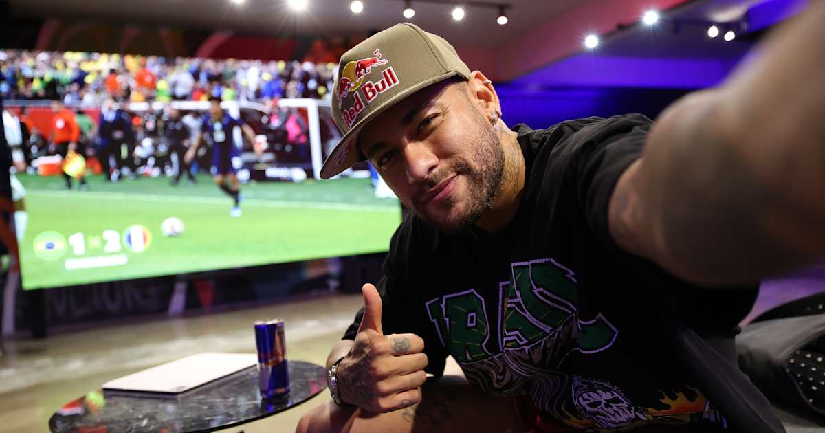 how much neymar get paid a week
