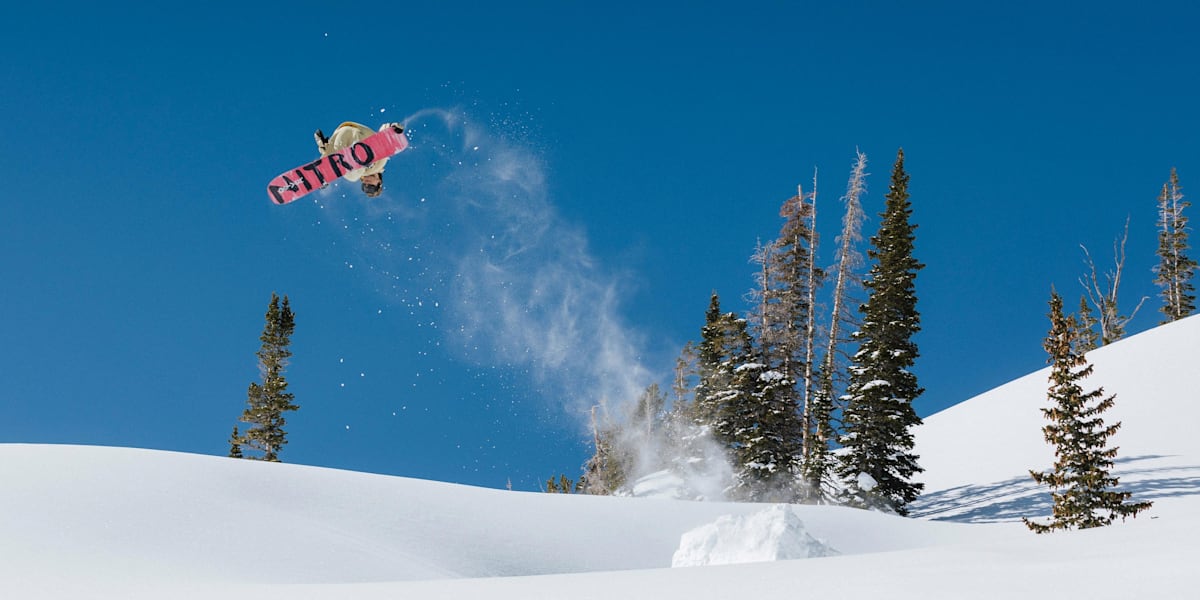 Offline: Global Nitro team escape by snowboarding