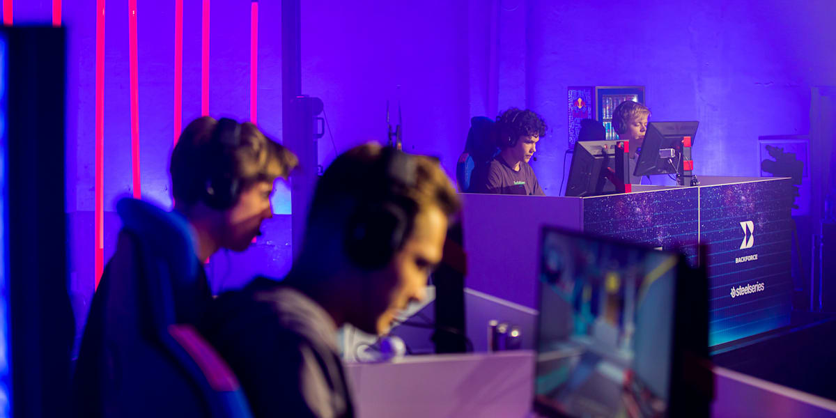 Peek-a-Boo Strategies: Outsmarting Opponents with CS2 Peek Mechanics