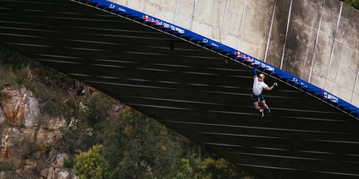 Thomas van Tonder’s 600-monkey-bar Bloukrans Bridge crossing