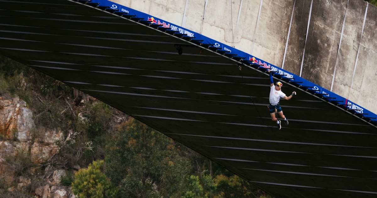 Thomas van Tonder’s 600-monkey-bar Bloukrans Bridge crossing