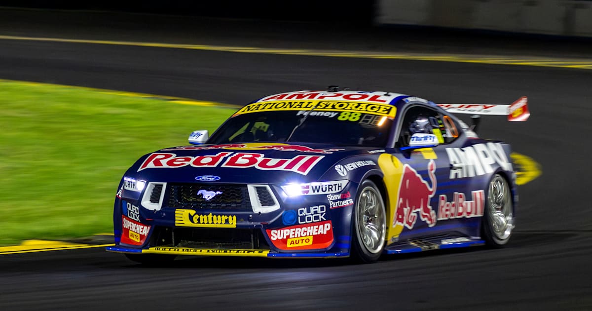 RED BULL AMPOL RACING  AND RED BULL DRIFT MINI BOUND FOR MONDELLO