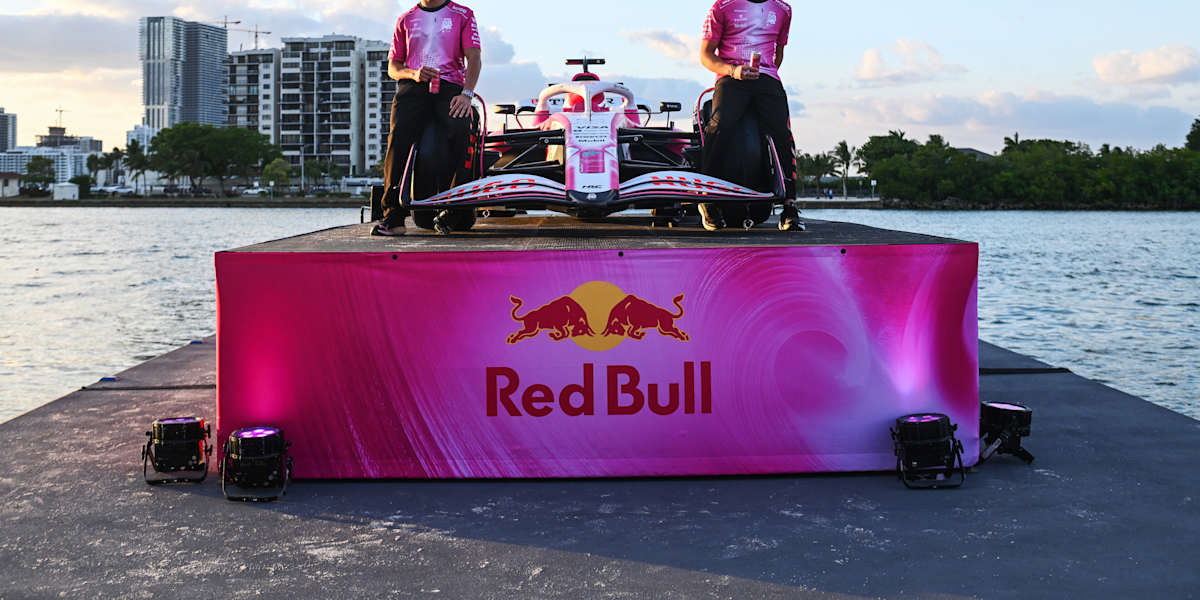 ビザ キャッシュアップ レーシングブルズ #6 2025 F1 マイアミGP レーシングブルズF1、マイアミでは華麗なピンクに大変身！ レッドブル