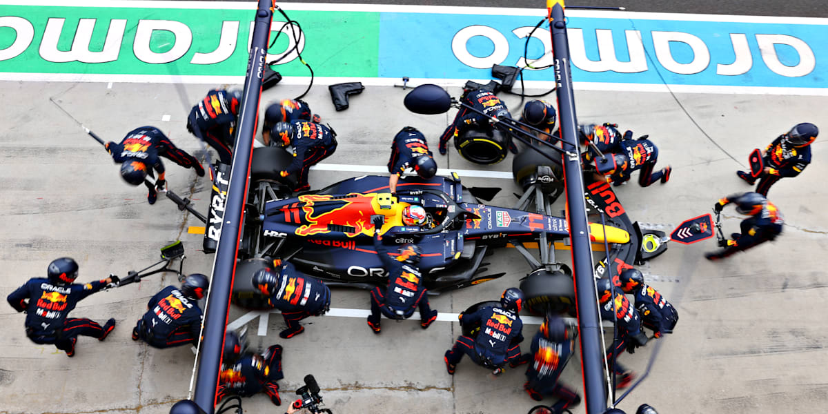 F1 Pit Crew Members