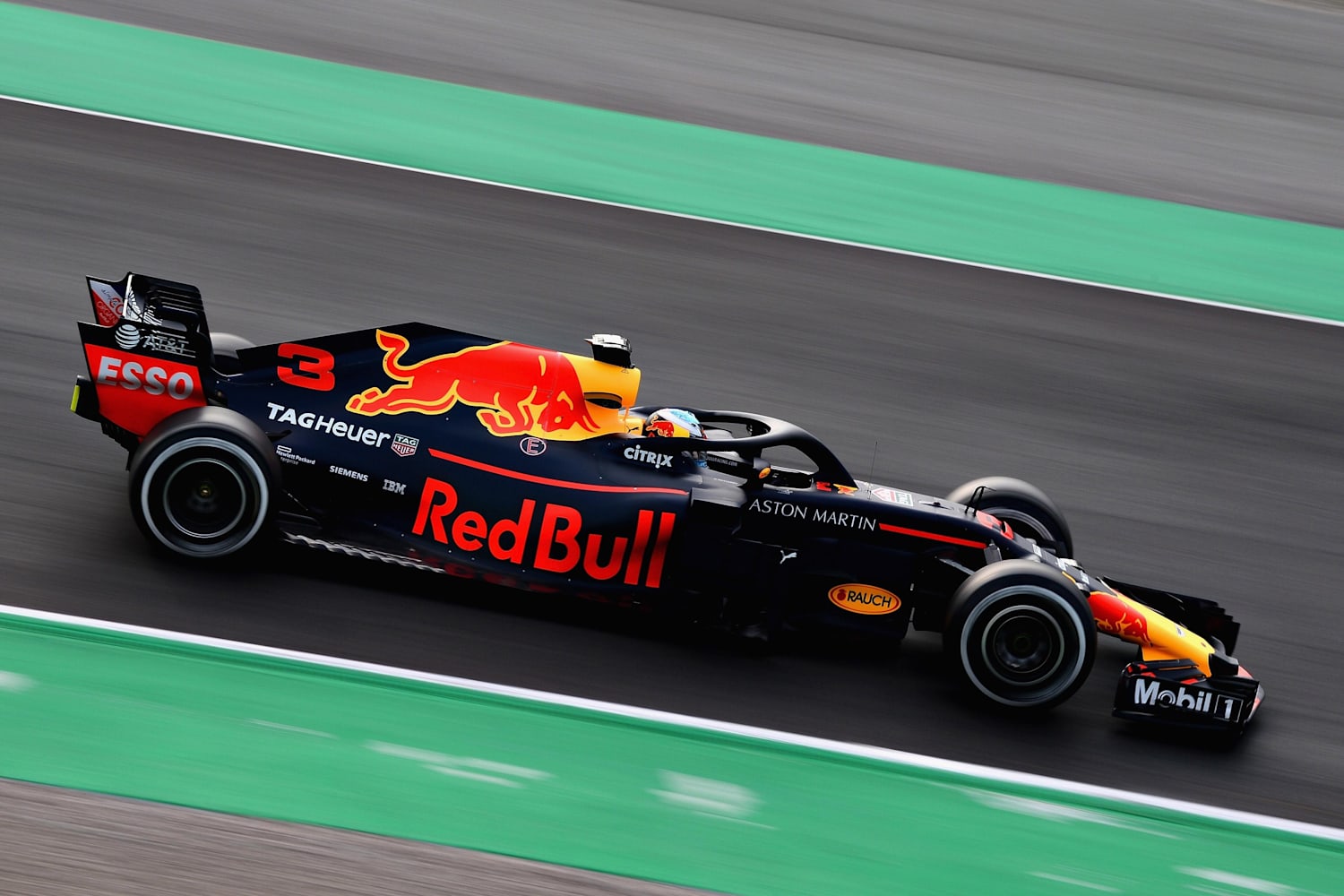 2018 red bull f1 car