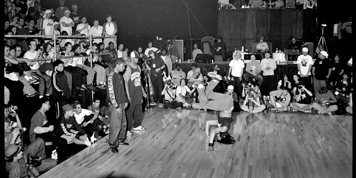 Lords of the Floor: evolution of competitive breaking