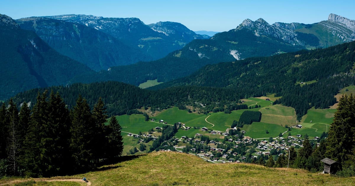 Red Bull Bike Destinations: La Clusaz +trail guides+