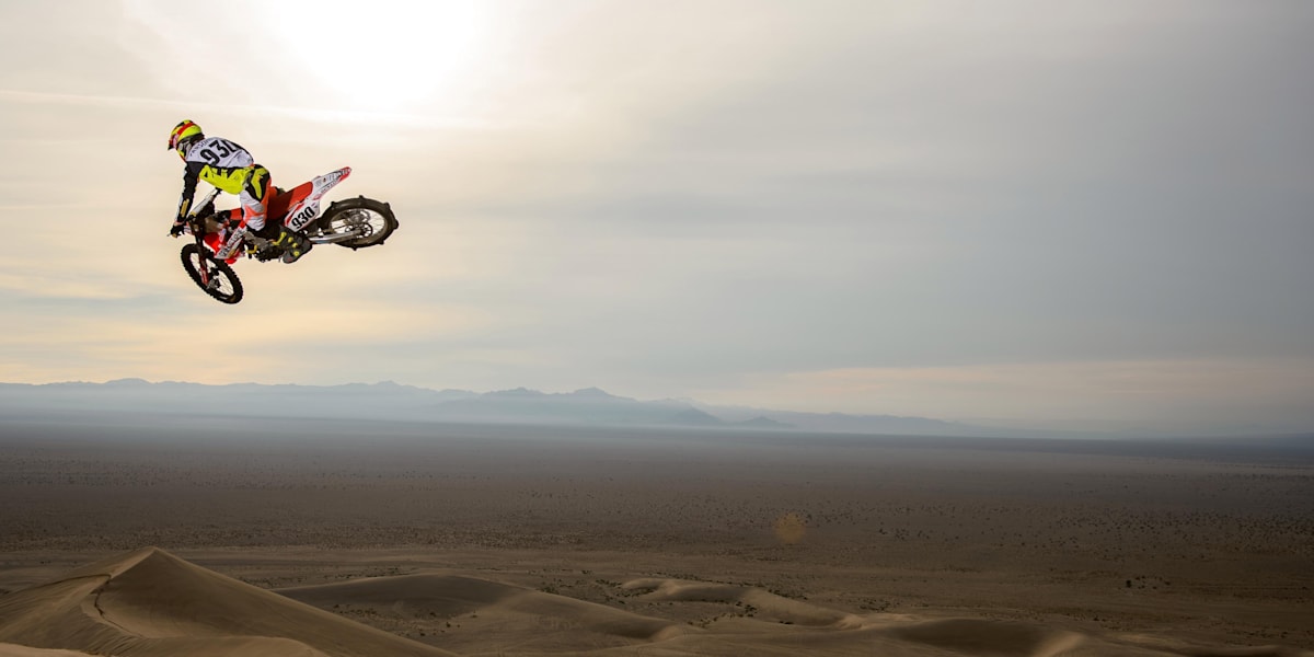 Tom Parsons: Freeride motocross in Death Valley *video*