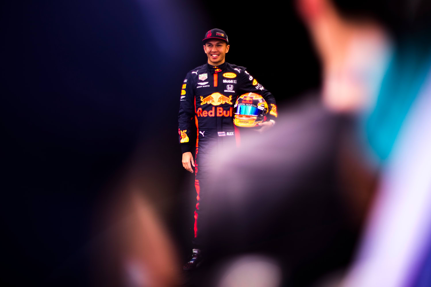 アレックス アルボンのf1レースヘルメットができるまで レッドブル レーシング モータースポーツ