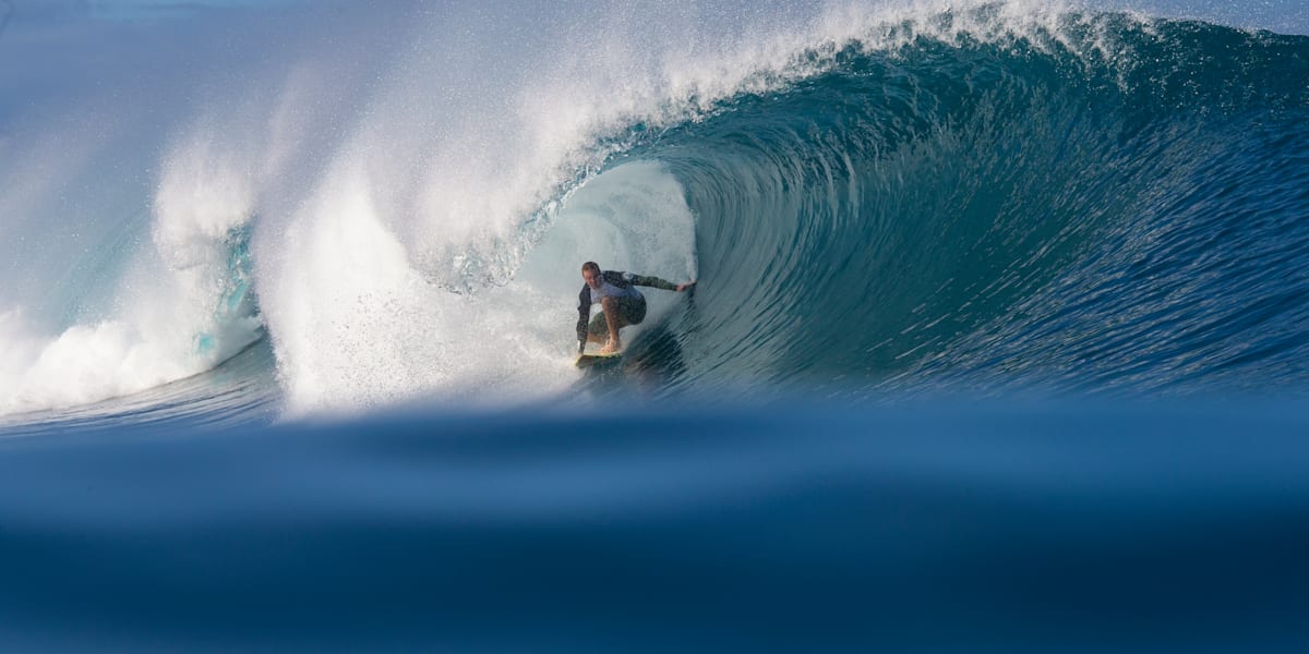 360 view SURFING in PERFECT WAVE