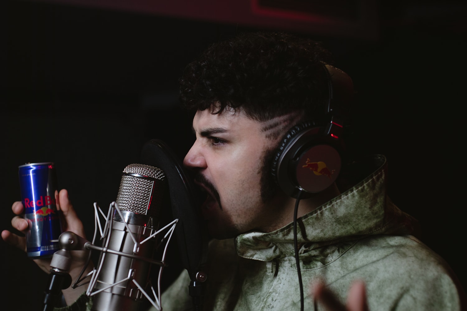 Red Bull 64 Bars S3 E10: Izi produced by Low Kidd