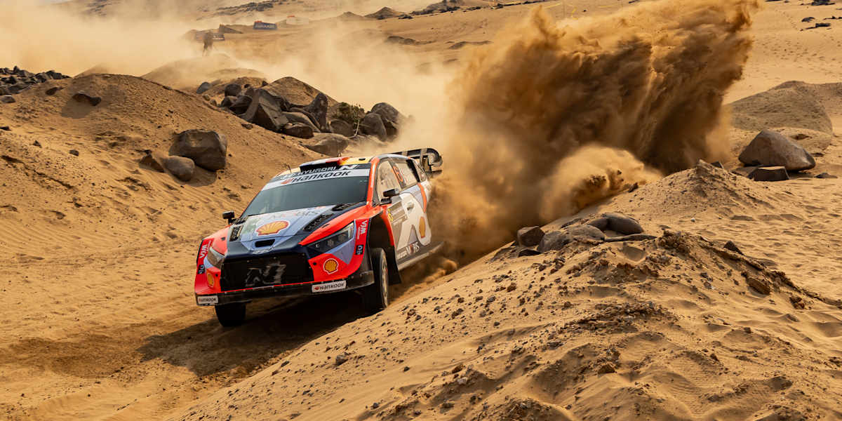 Fourmaux leads by 2.4s in Saudi as Ogier–Evans title fight goes to the wire