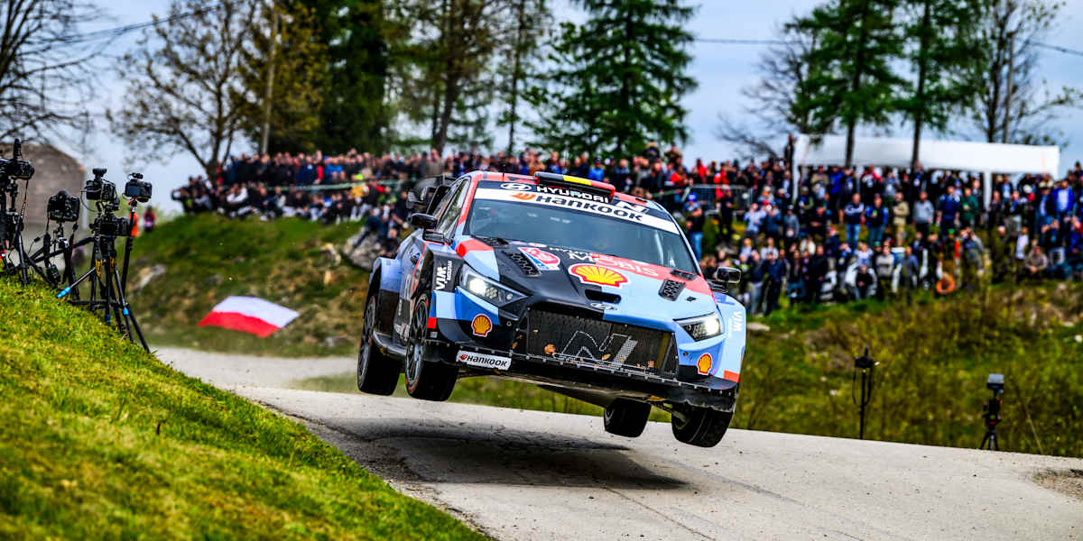 Neuville strikes as Saturday drama turns Croatia Rally on its head