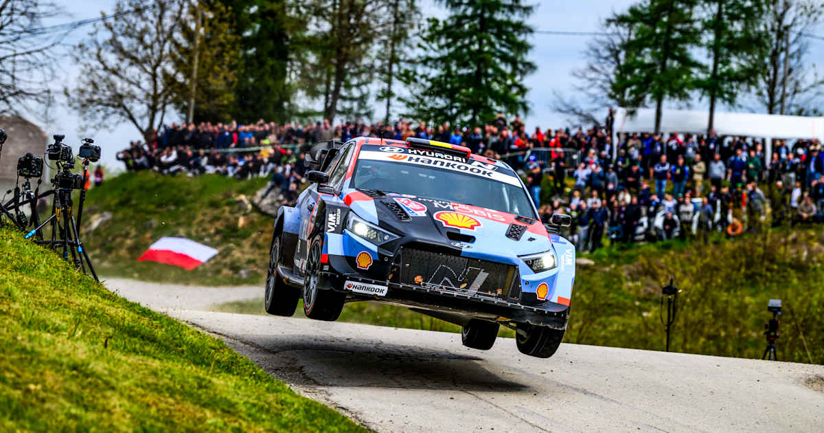 Neuville strikes as Saturday drama turns Croatia Rally on its head