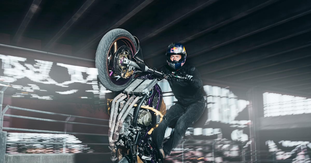 Mike Jensen stuntbike rider ved Red Bull Racing Showrun