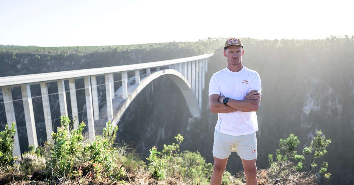 Thomas van Tonder: World-first monkey-bar crossing – LIVE