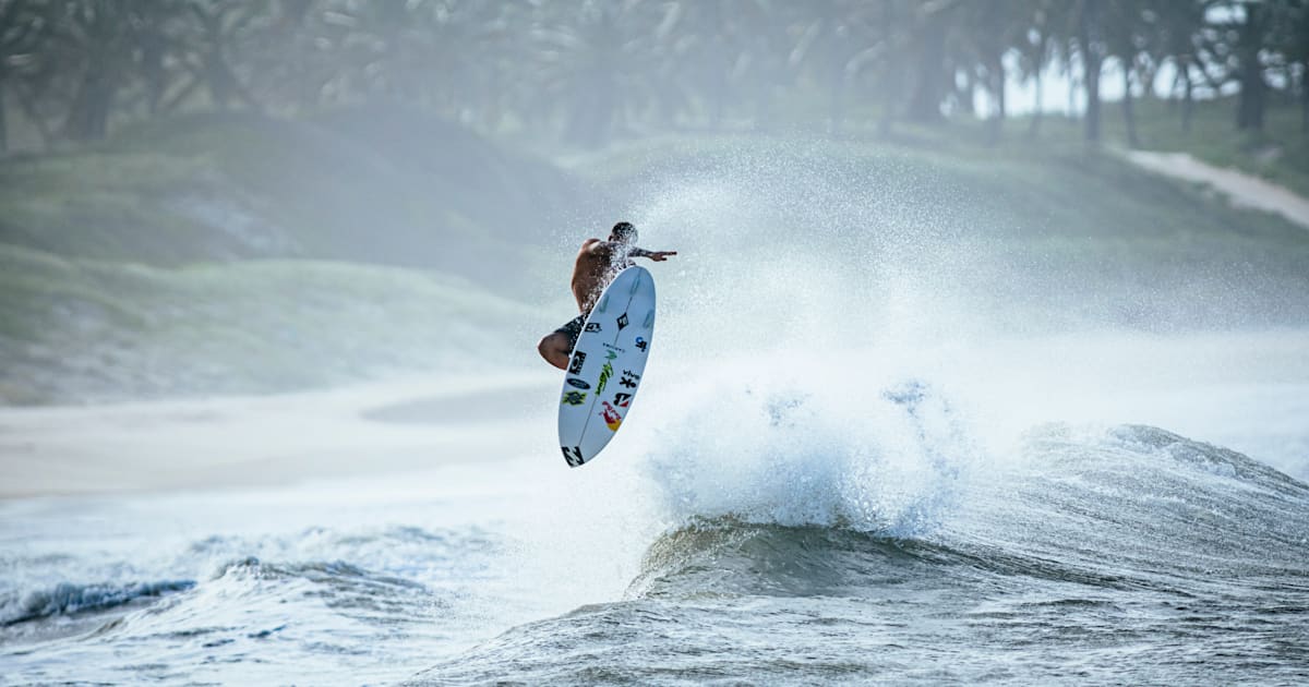 How to aerial on a surfboard