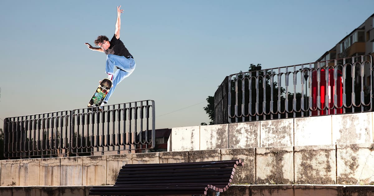 Viaje de skate por las montañas de Drácula | Red Bull