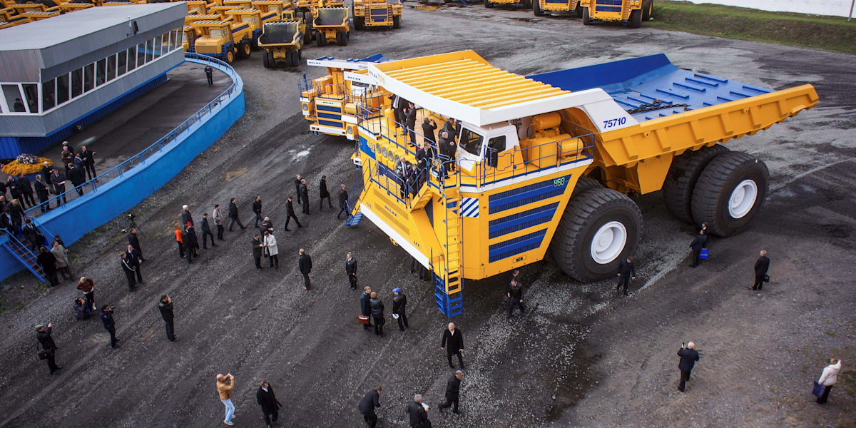 biggest dump truck in the world 2018