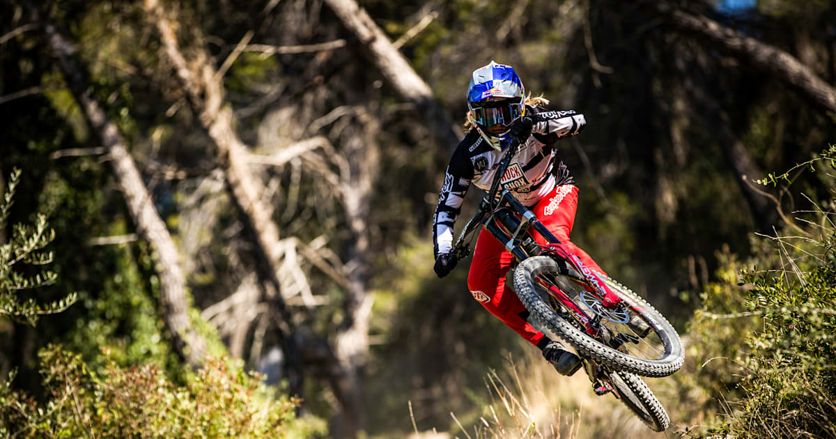 Beyond the Ordinary S2 E1: Vali Höll – podcast