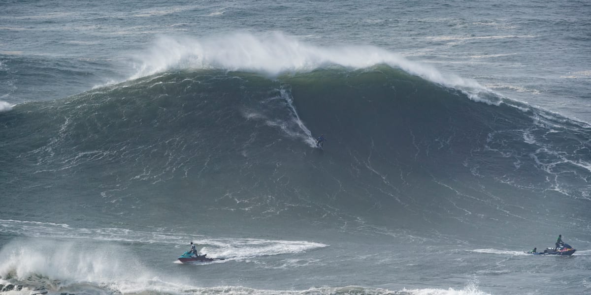 Nazaré Tow Surfing Challenge Victoria de Young Bulls