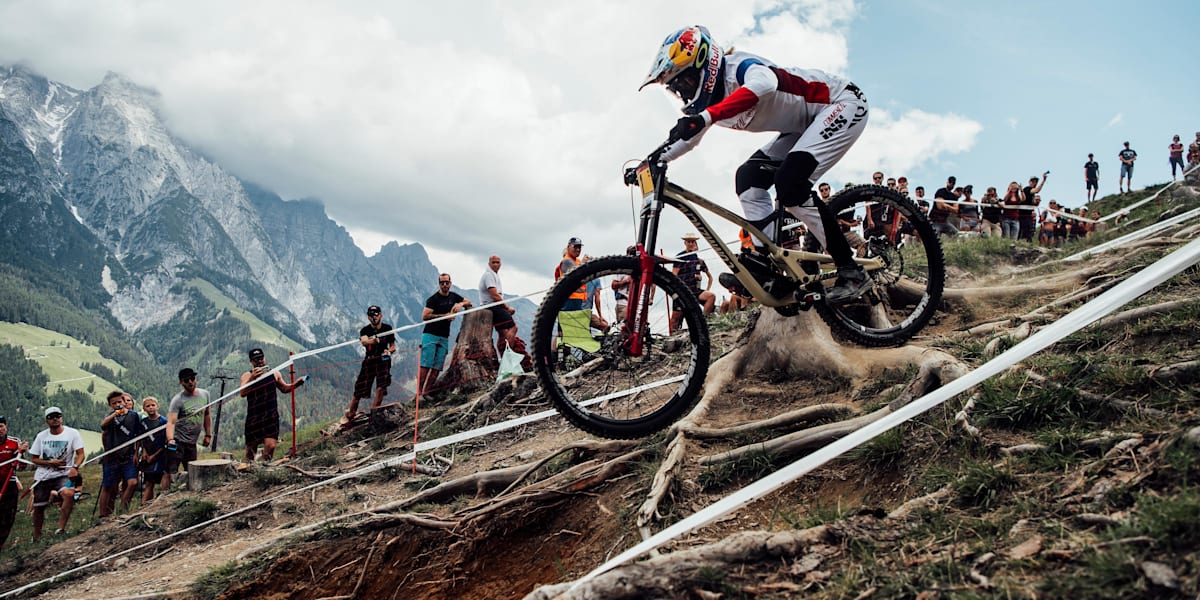 Bicycle Cycling Mountain bike Motorcycle Downhill mountain biking, Downhill  bike, sport, racing png