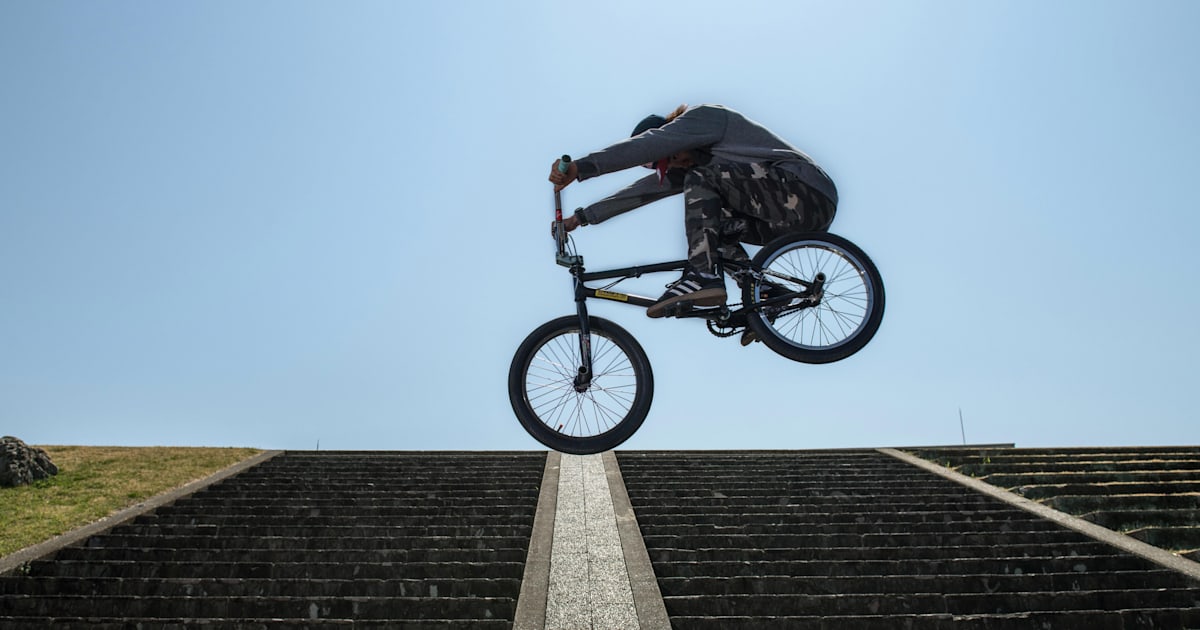 Commuting on a bmx store