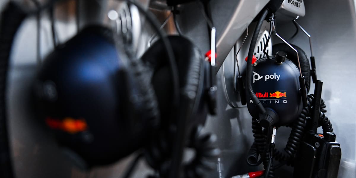 Red bull store racing headphones