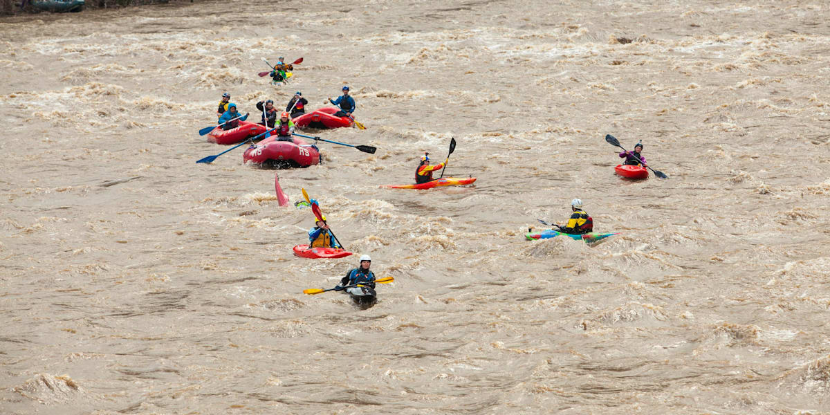 Kayak Dane Jackson nettoie les rivières du Tennessee