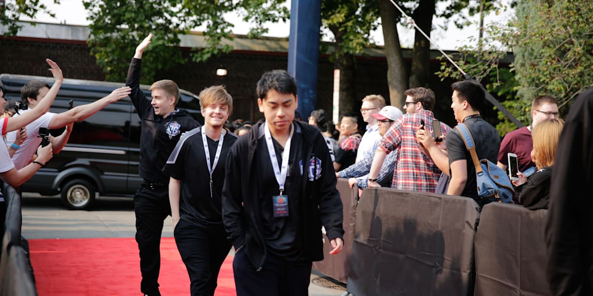 Dota 2: Who do pro players admire? ++video++ | Red Bull