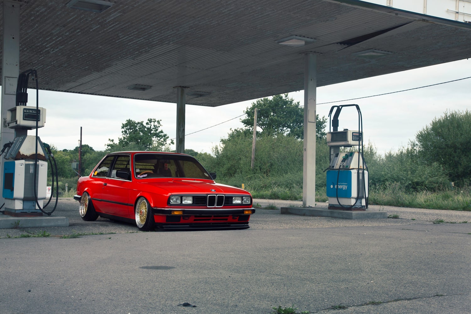 How to modify a classic BMW E30: Find out how he did it
