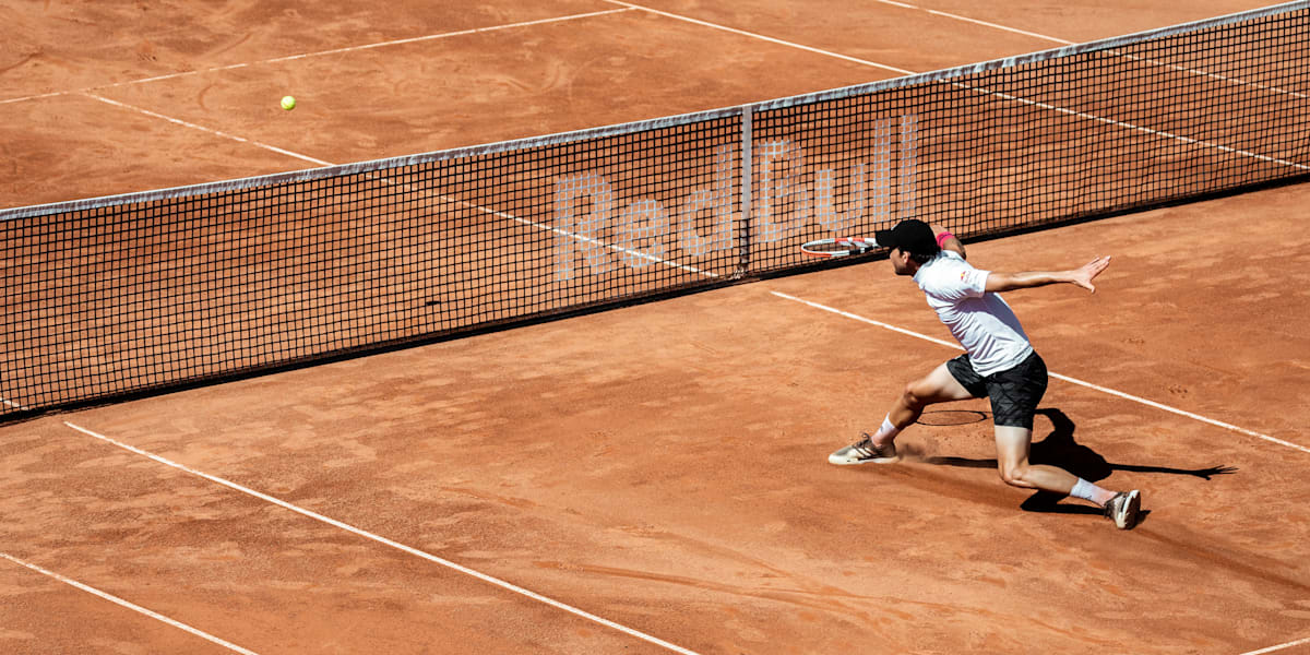 Tennis court surfaces compared grass clay hard court