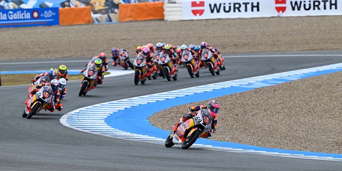Fernandez steals win from Bujosa in Jerez Race 1 classic last corner move