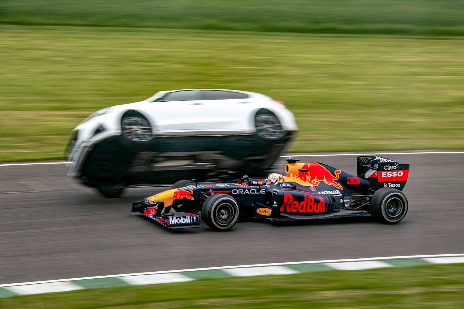 red-bull-racing-vs-best-of-british-der-rb7-showdown