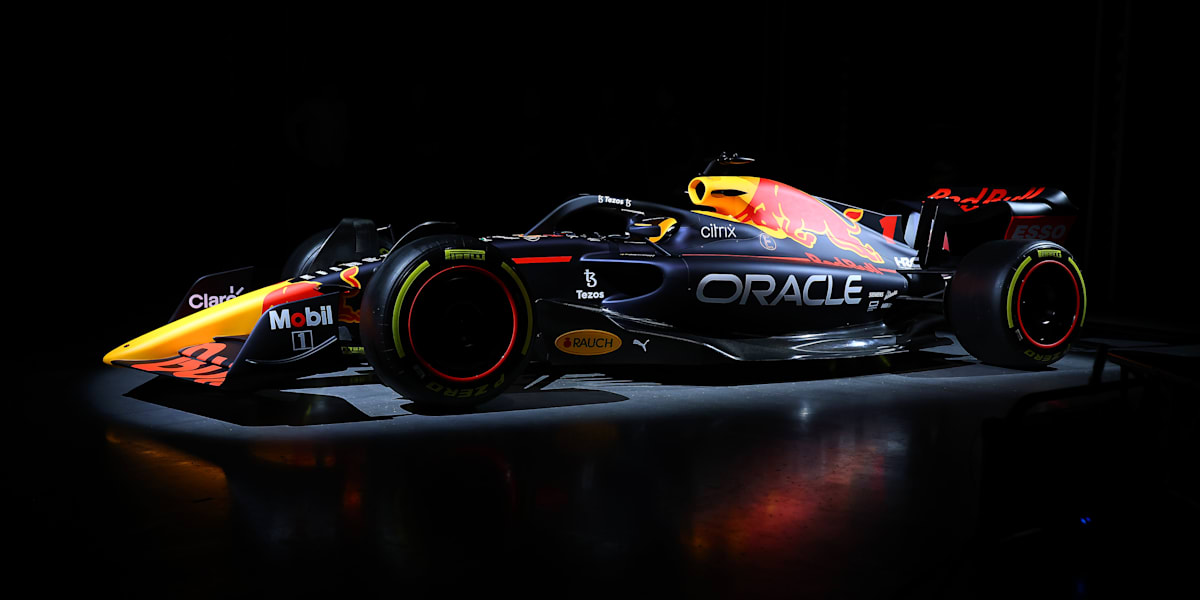 RB18 SHOW CAR SIMULATOR – CHAMPIONS EDITION