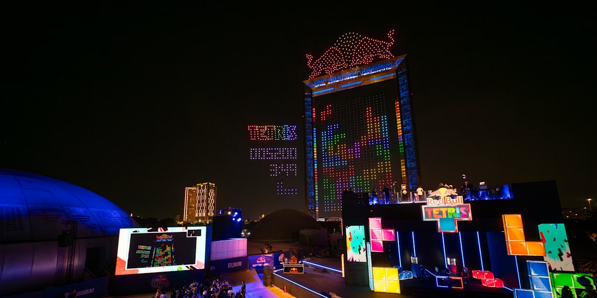 Red Bull Tetris® World Final】：世界初・最大ドローン『テトリス』の