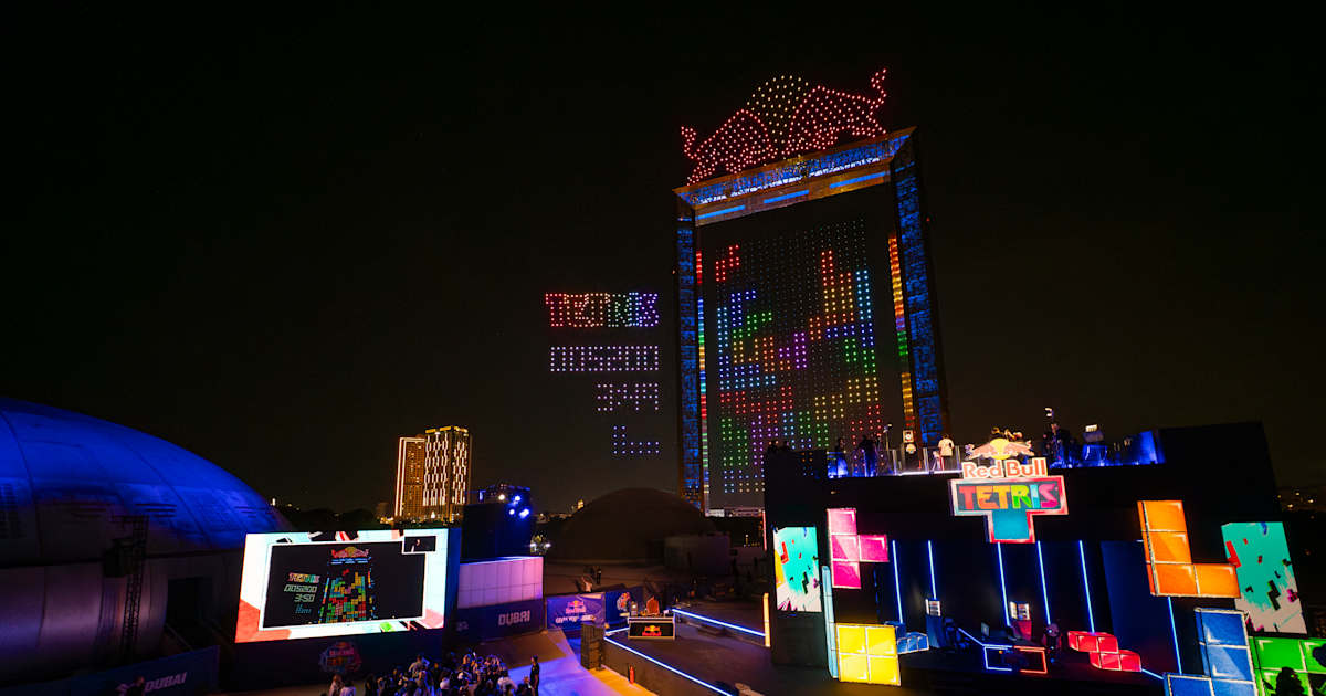 Red Bull Tetris® World Final】：世界初・最大ドローン『テトリス』の