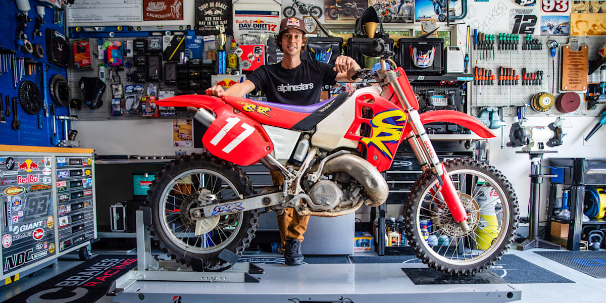 Bike Builds with Aaron Colton S1 E4 CR500 video