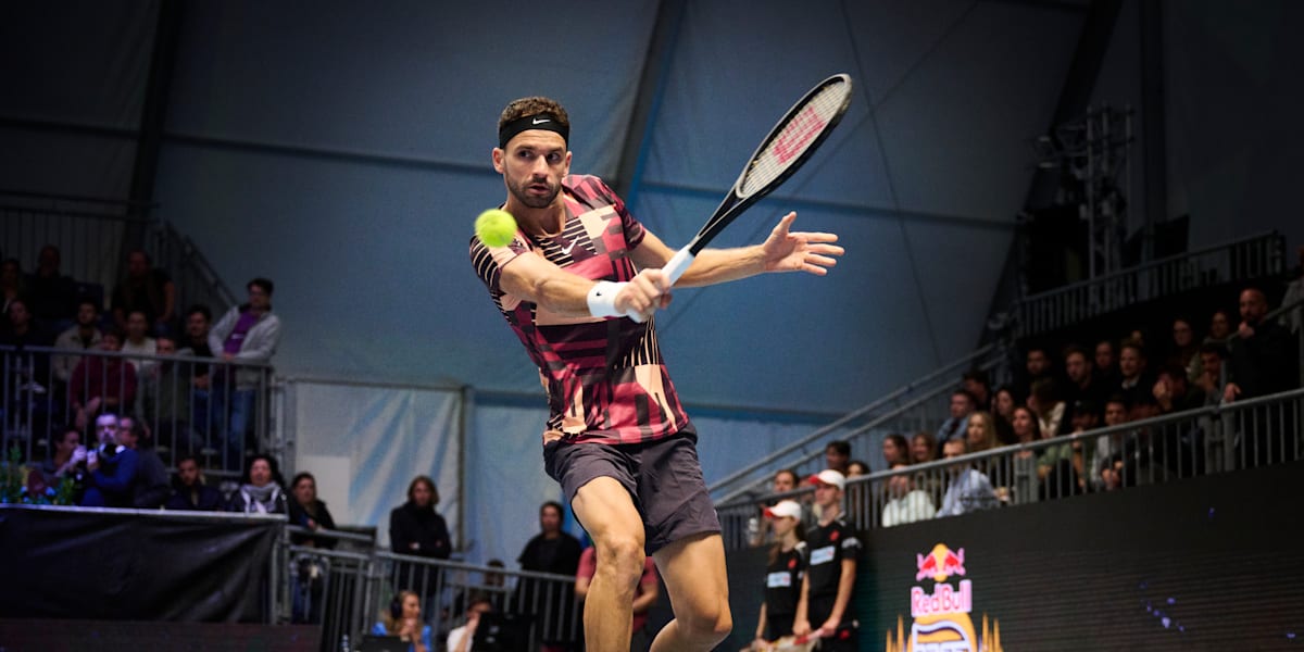 Tennis backhand vs. tennis forehand