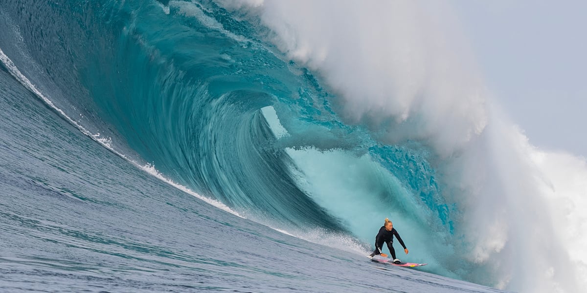 Shortboard vs longboard surfing