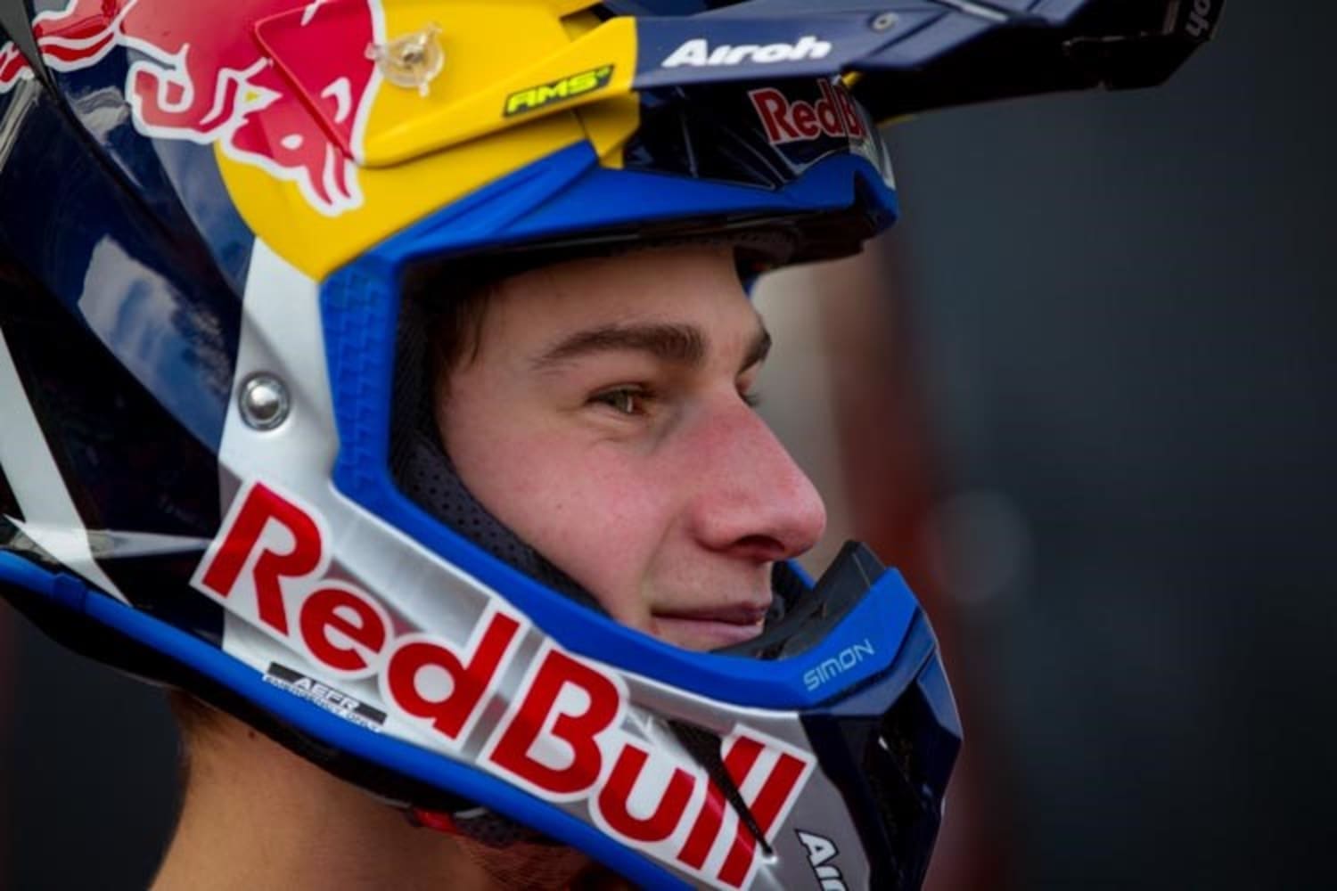 Airoh red bull motocross helmet Outlet