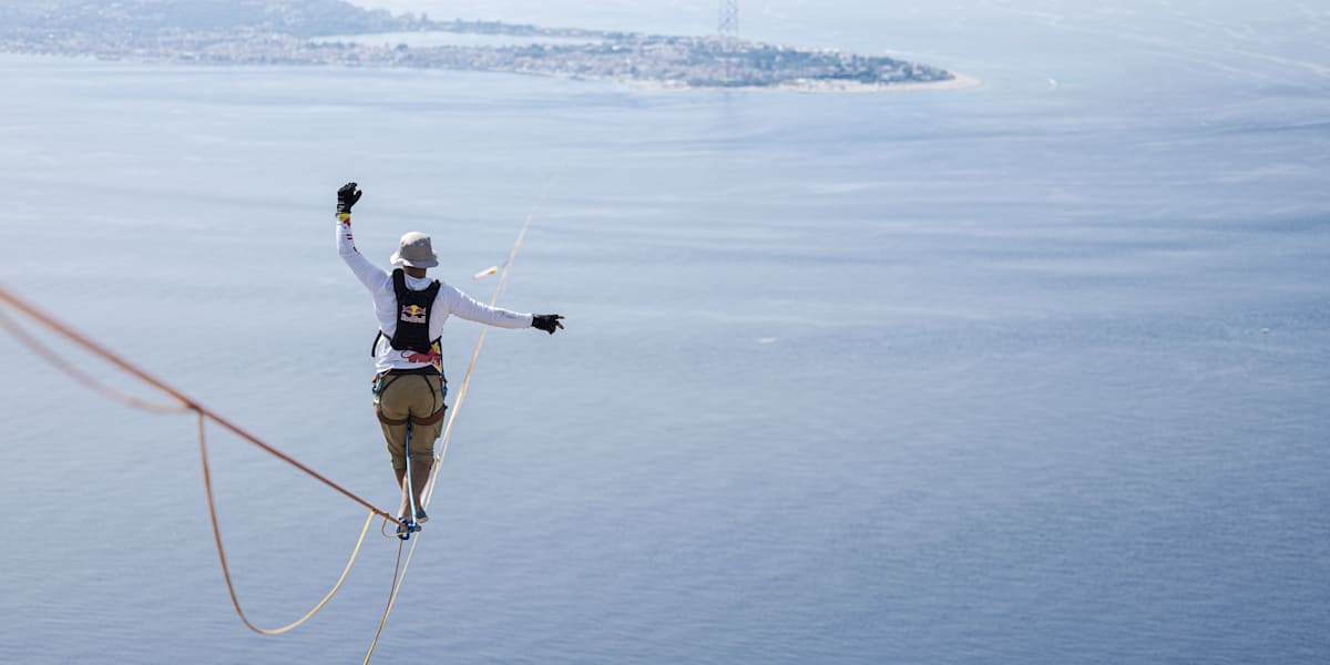 Messina Strait Dramatic slackline world record attempt