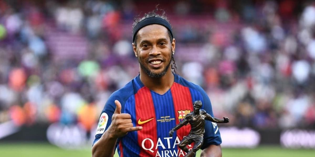 Ronaldinho Gaúcho: o Bruxo que fez sonhar enquanto sorriu