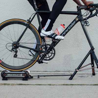 En entrainement, chaque coup de pédale compte sur le turbo selon le cycliste pro Rowe Matt Rowe.