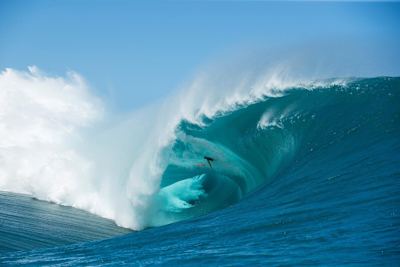 Der Surfer Niccolo Porcella und der schwerste Wipeout aller Zeiten in Teahupo'o auf Tahiti.
