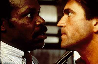 Mel Gibson ve Danny Glover meşhur Cehennem Silahı serisinde