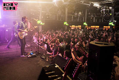 El grupo granadino Lori Meyers actuó por sorpresa en el ciclo Tres A Las Tres en la sala Ochoymedio, en Madrid.