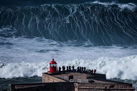Going big in Nazaré (Portugal)