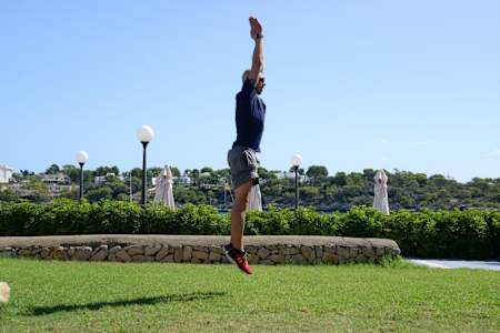 Octavo paso del burpee (salto final)