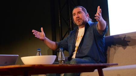 Roger Clark en Fun & Serious